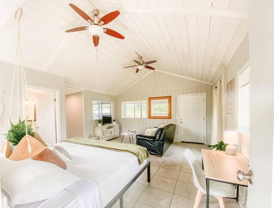 Monstera Bungalow, Spacious, King Bed, Big Kitchen Keaau Exterior photo
