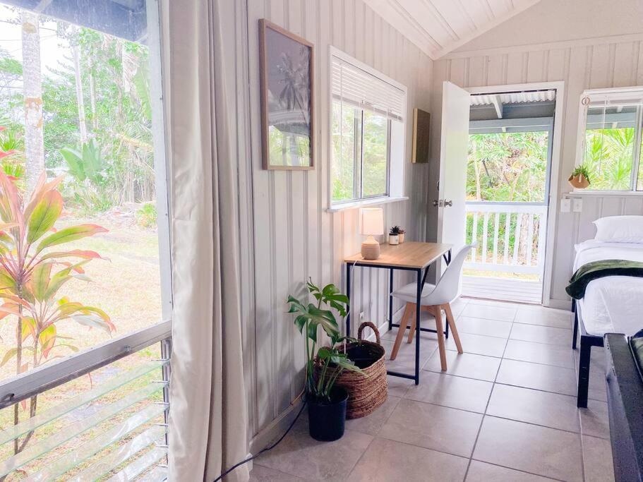 Monstera Bungalow, Spacious, King Bed, Big Kitchen Keaau Exterior photo