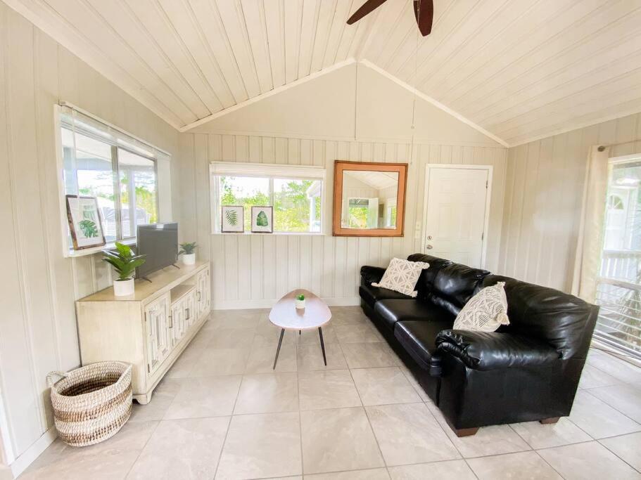 Monstera Bungalow, Spacious, King Bed, Big Kitchen Keaau Exterior photo