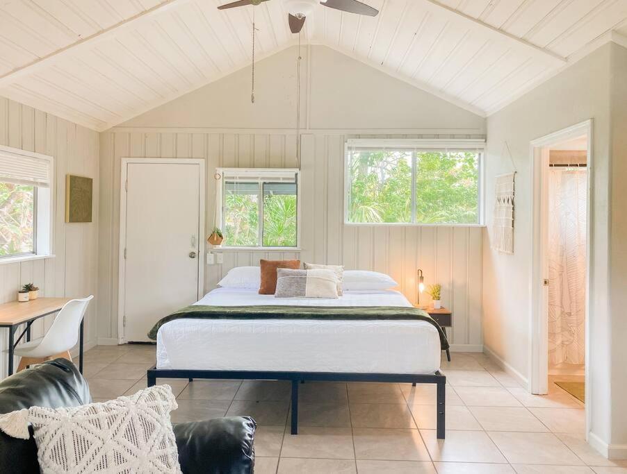 Monstera Bungalow, Spacious, King Bed, Big Kitchen Keaau Exterior photo