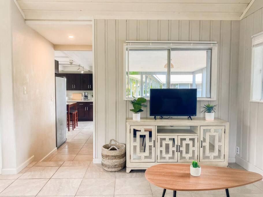 Monstera Bungalow, Spacious, King Bed, Big Kitchen Keaau Exterior photo
